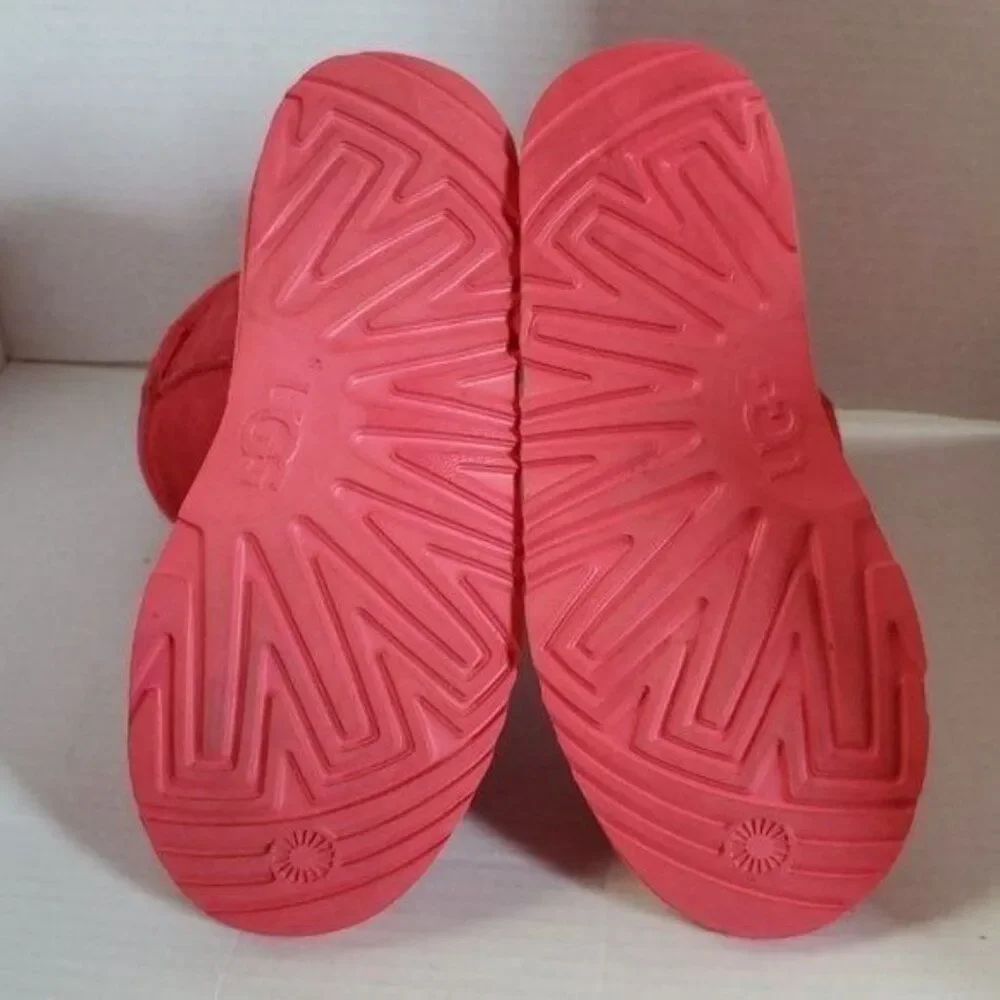 UGG Boots Classic Short II Samba Red Winter Snow BOOT BIG GIRLS YOUTH KIDS 4